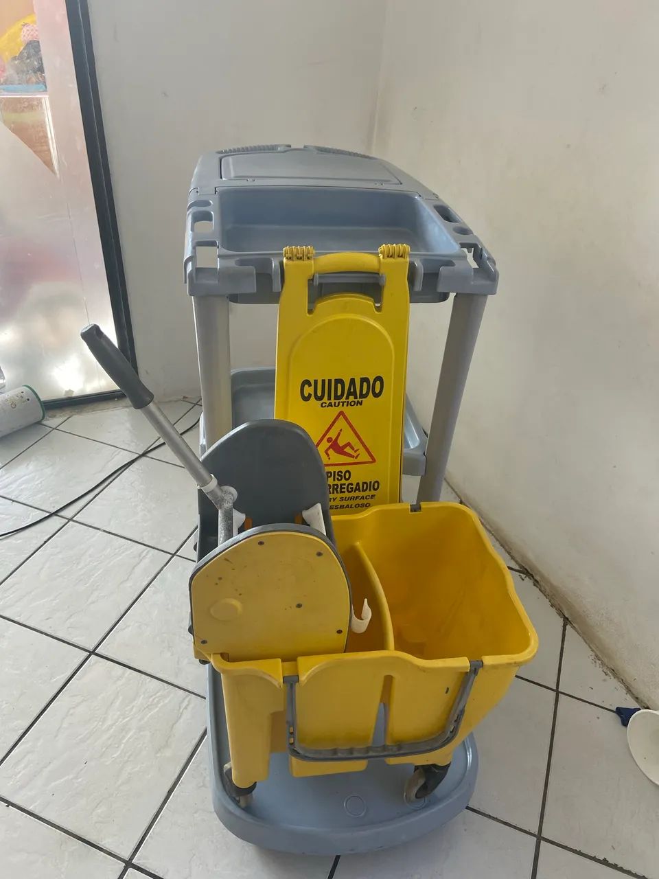 Carro de limpeza - Foto 2