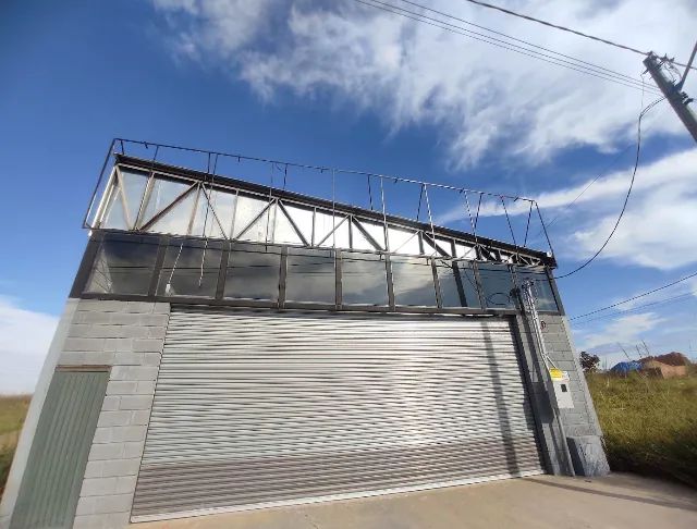 Galpão com usina solar