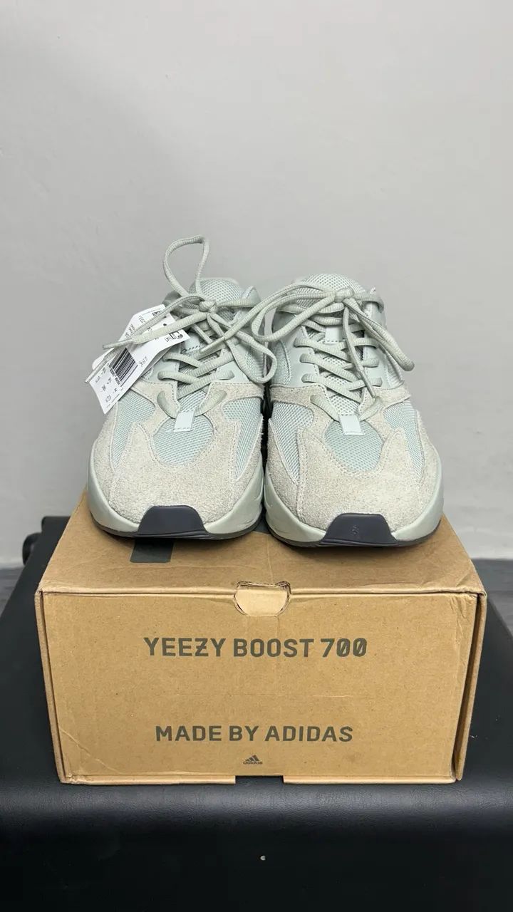 Yeezy 700 v1 salt Calçados Jardim Morada Feliz