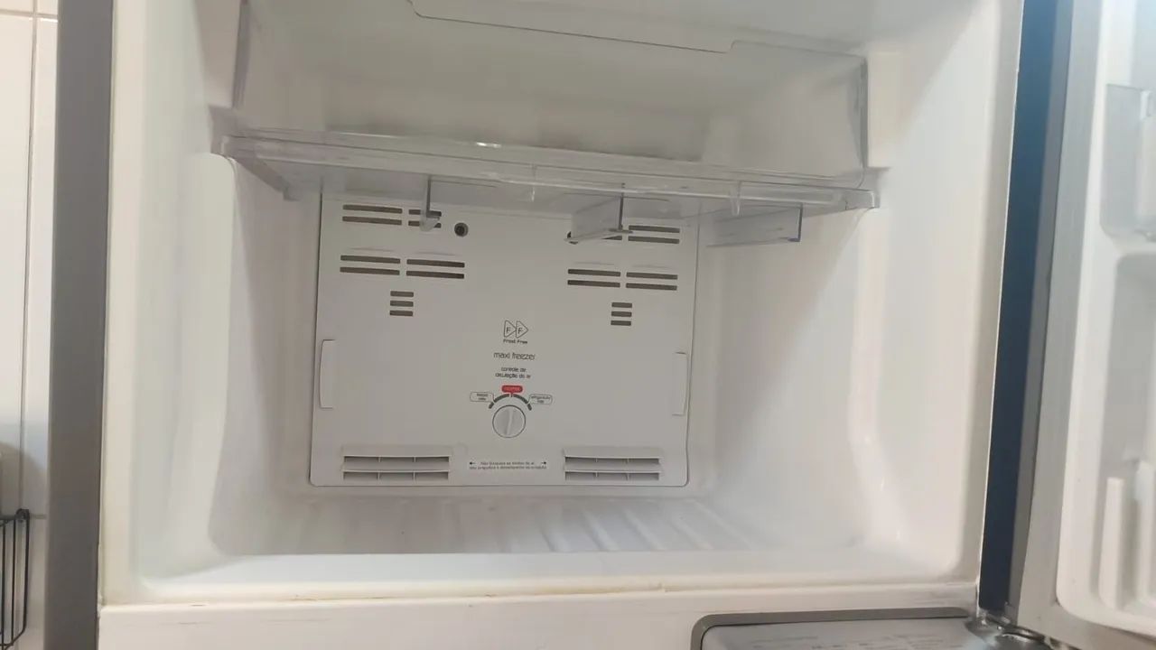 Geladeira Duplex com adesivo plotado Prata frost free brastemp  - Foto 6