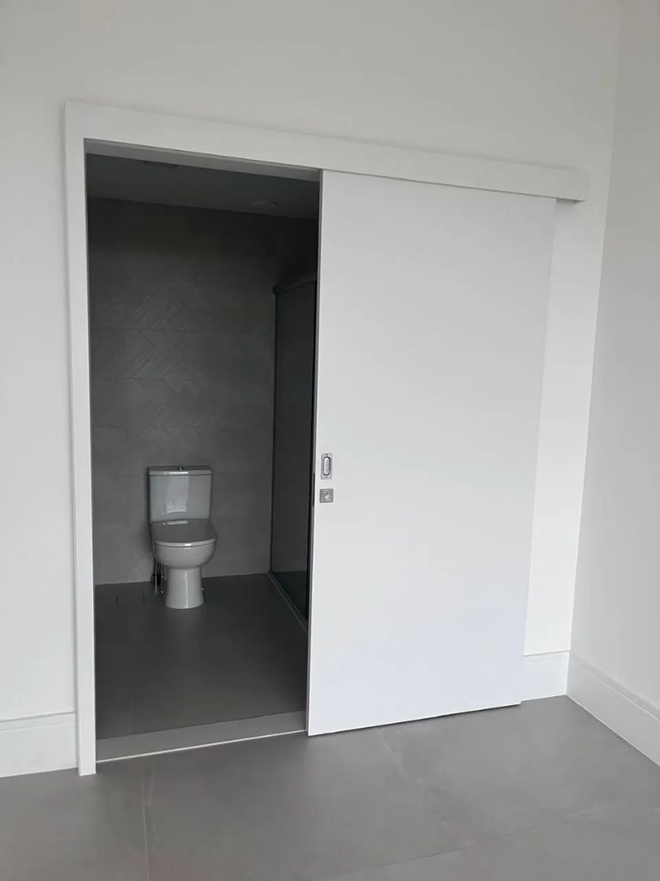 Porta de Correr Branca para Banheiro