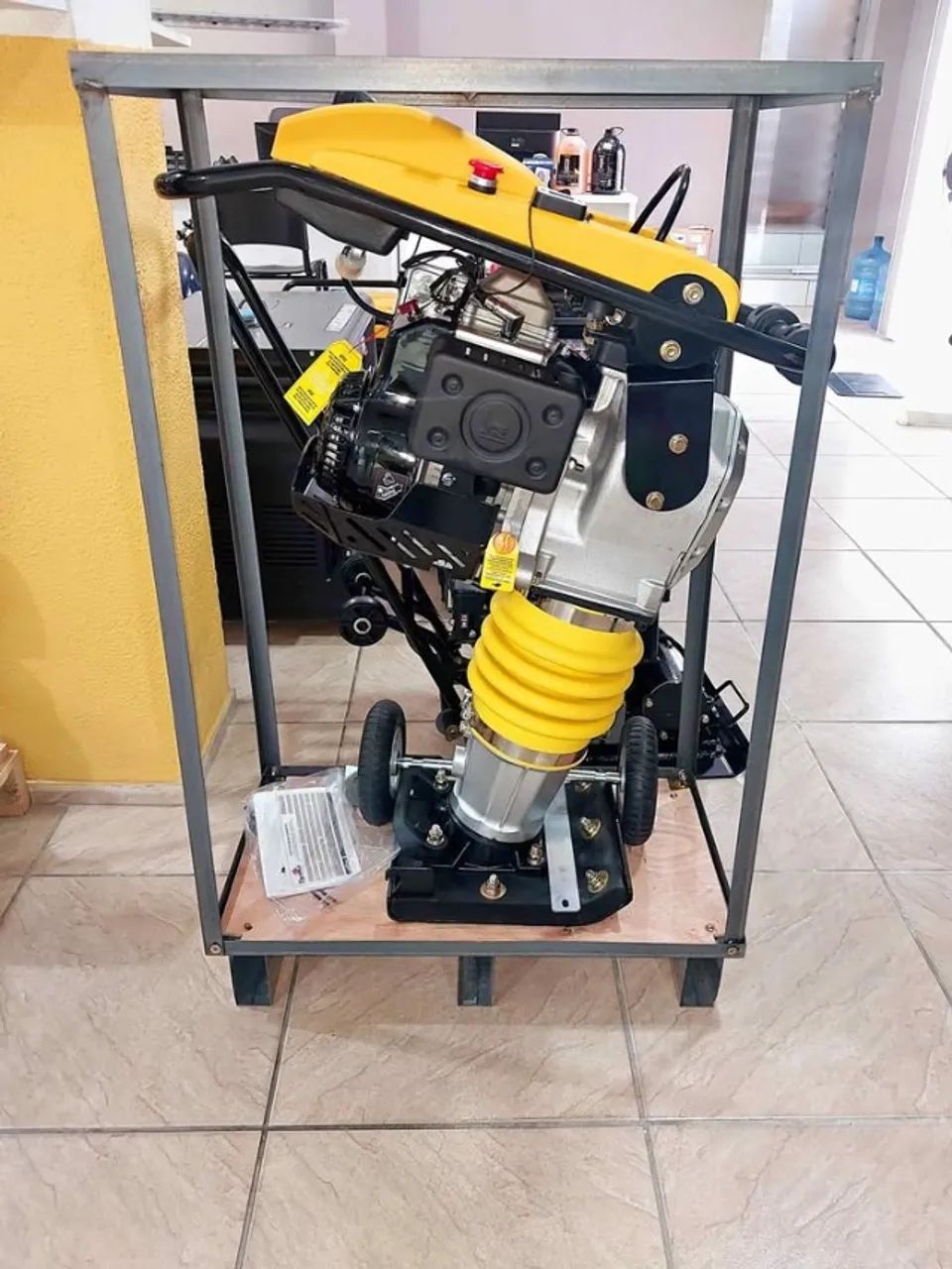 Compactador de Solo A Gasolina Percussão Profissional - Toyama (Novo)