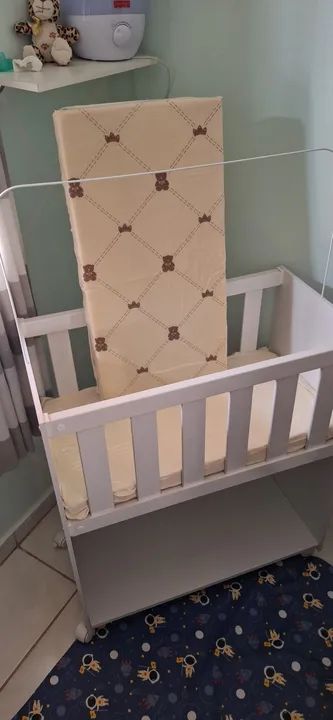 Mini Berço de bebê branco com mosquiteiro - Foto 4