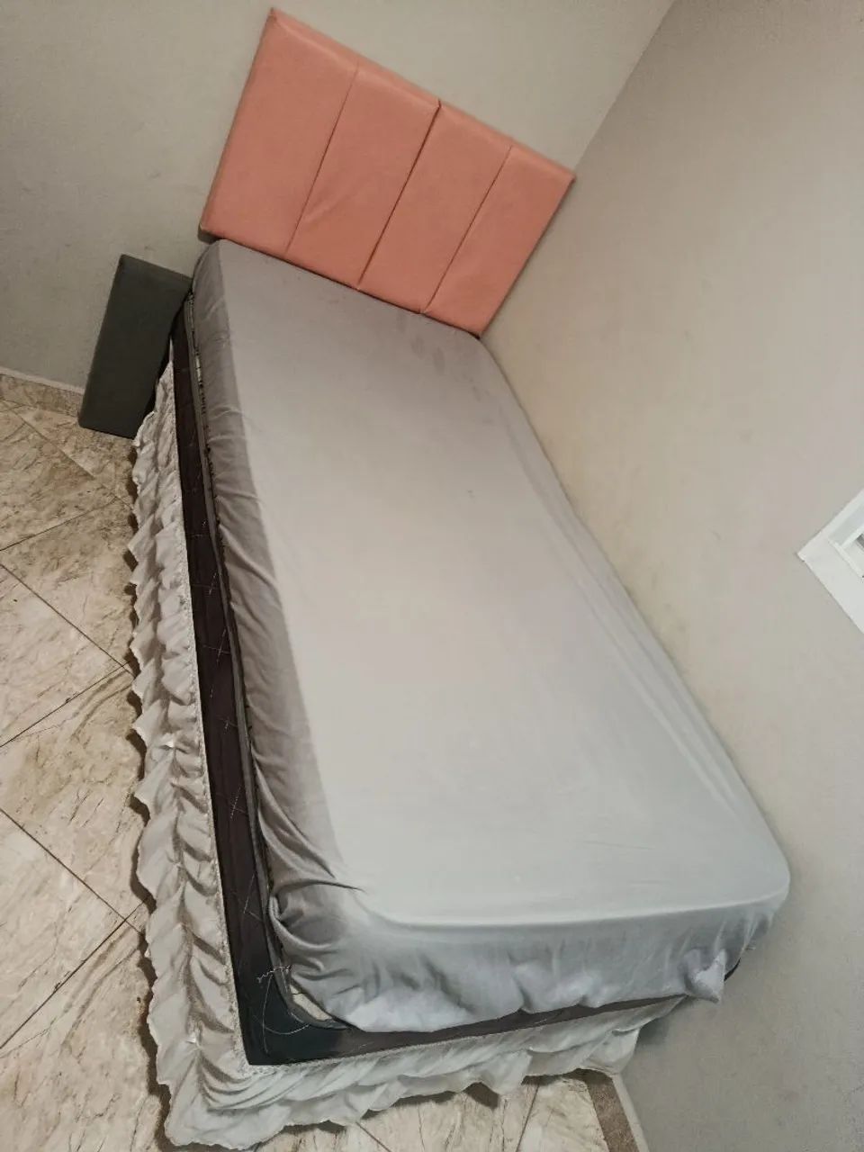 Cama de solteiro com cabeceira 64330587040513120