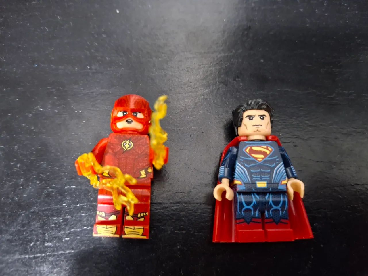 Minifigura Flash e Superman Compatíveis com LEGO - Usado - Foto 2