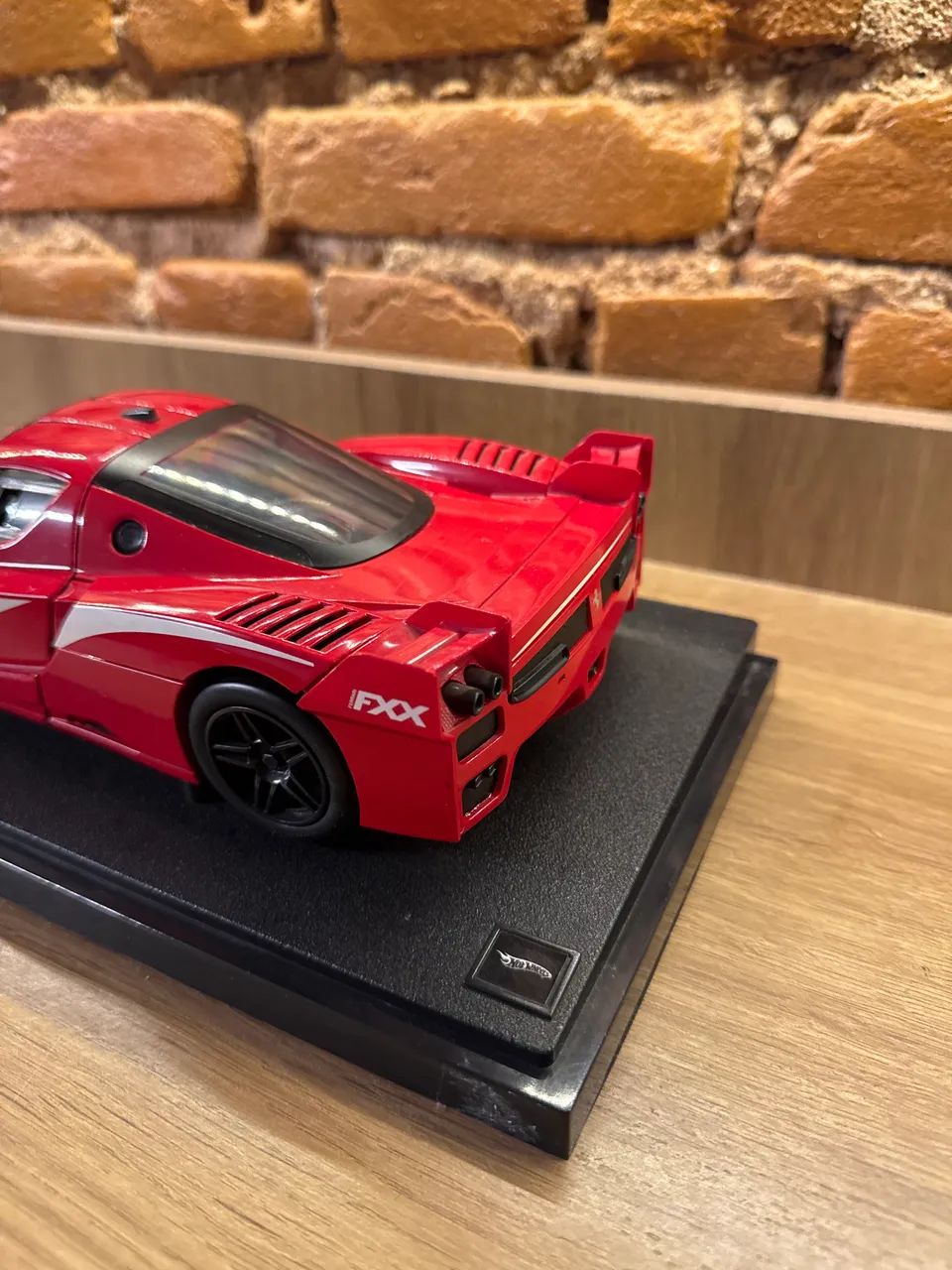 Miniatura Ferrari FXX - Escala 1:18 - Hot Wheels Elite - Hobbies e
