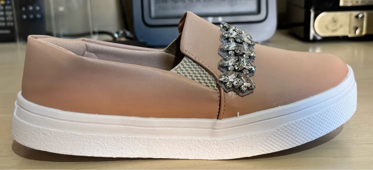 Tênis Slip On com pedrarias - Foto 5