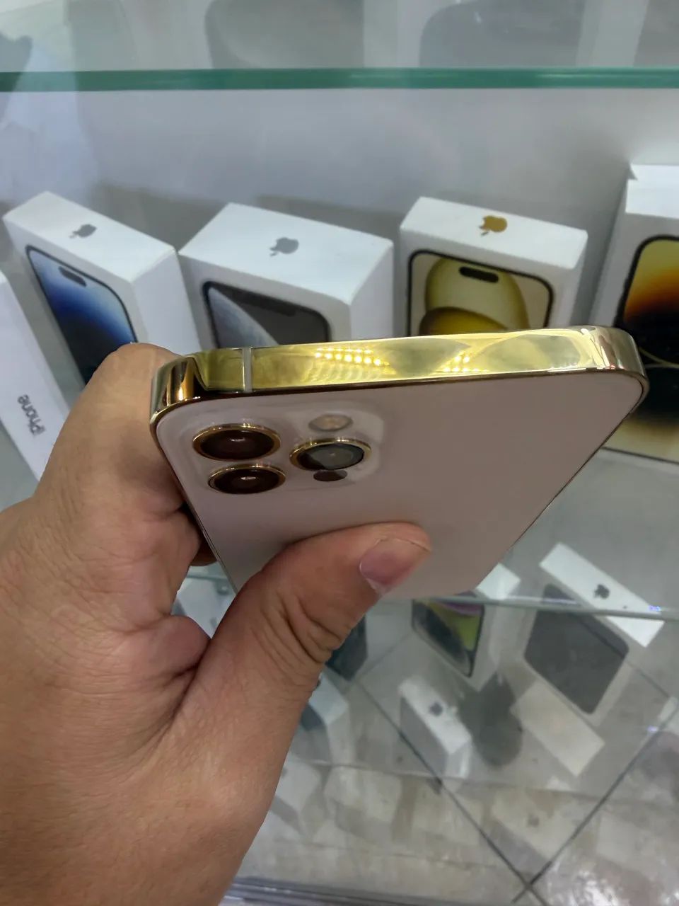 iPhone 12 Pro semi novo Gold  - Foto 5