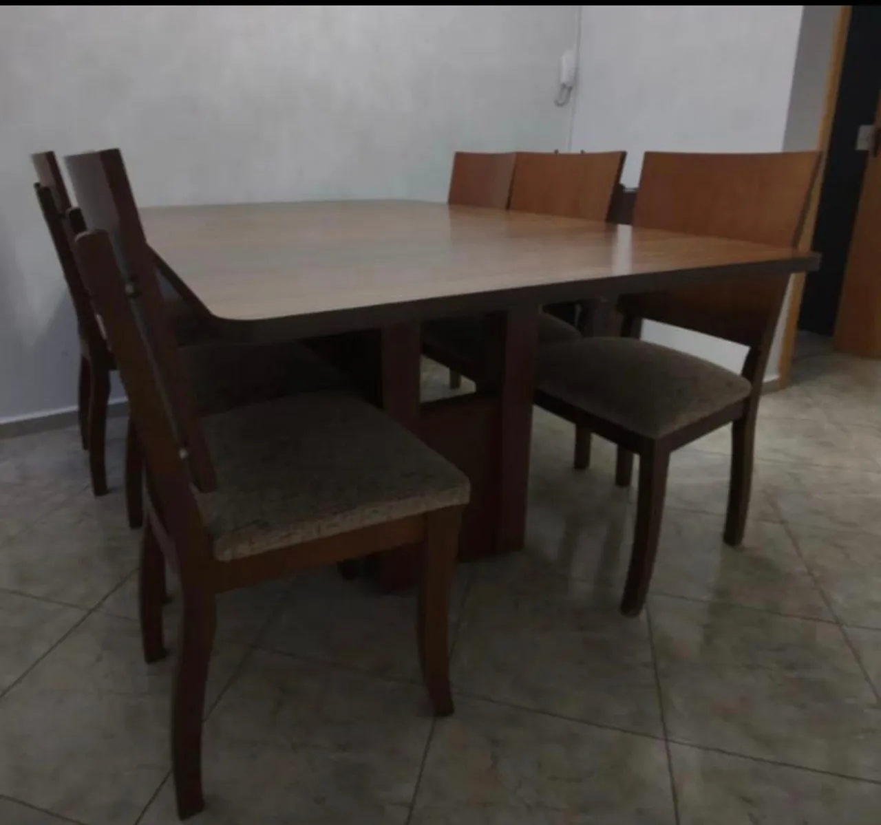 Mesa de Jantar em Madeira Maciça