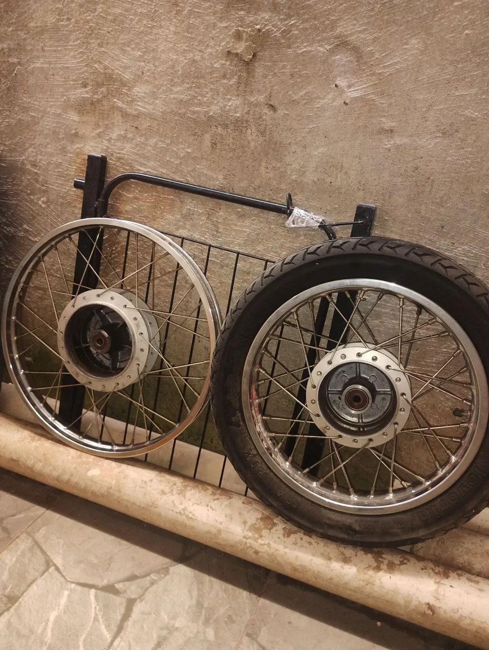 Vendo Par de rodas da Biz 125 - Foto 2