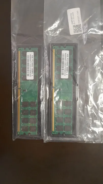 2 Pentes de 4GB cada DDR2 800MHz PC2-6400 (8GB)