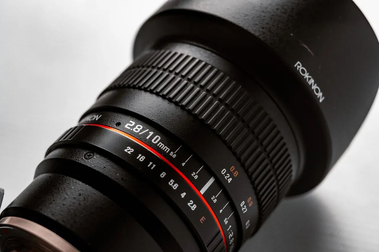 Lente Rokinon 10mm 2.8 E-Mount - Foto 2