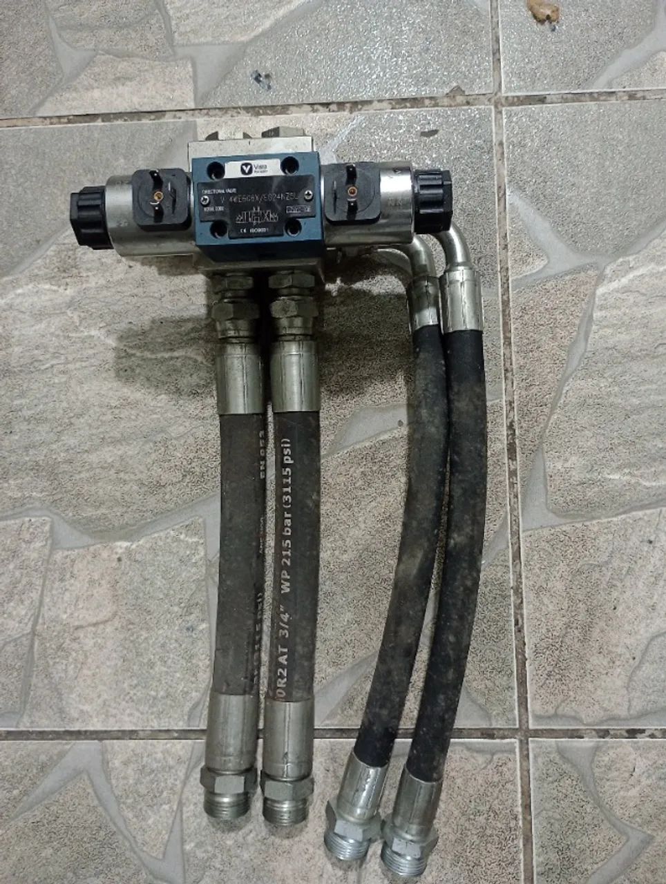 Comando de válvula hidráulico 
