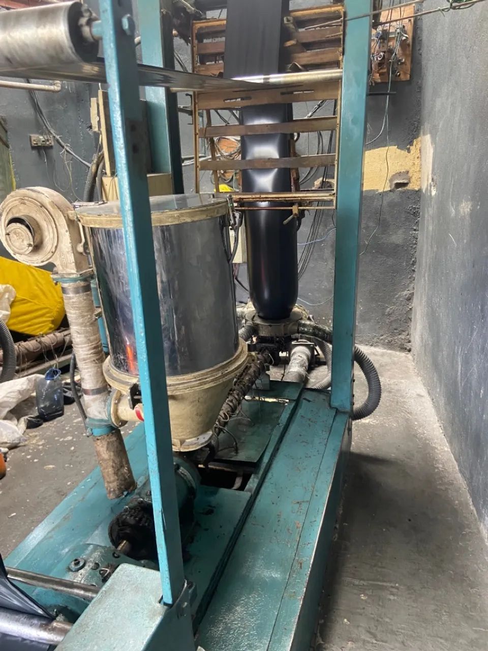 Máquina de fabricação de sacos plásticos