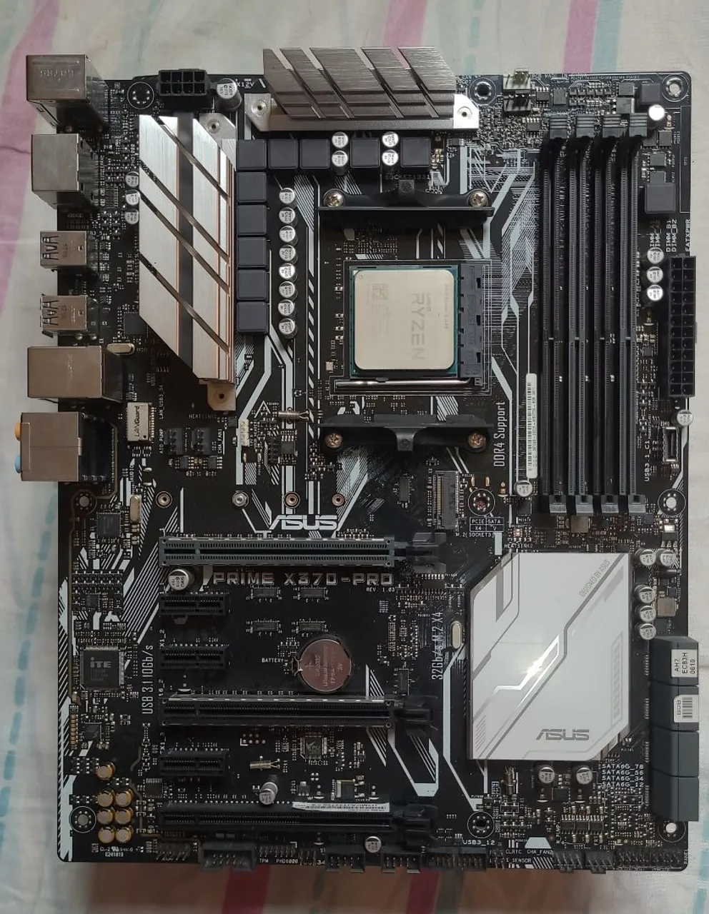 Kit Ryzen 5 1600, Placa mãe Asus X370 e 16GB DDR4 3000Mhz