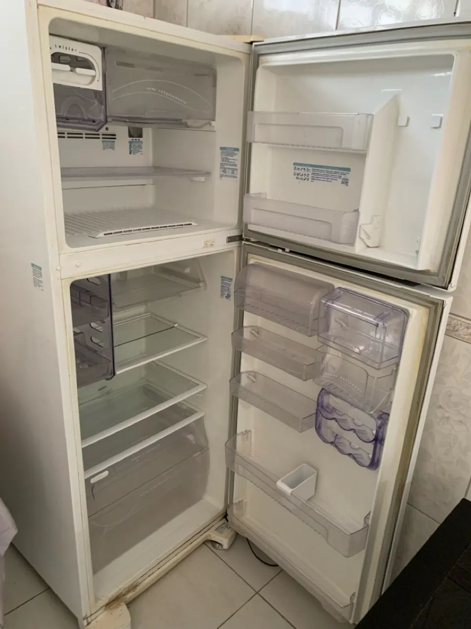 Geladeira Electrolux frost free DF47 Usada - Foto 3