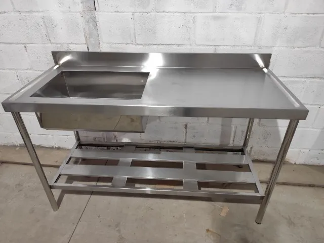 Pia Profissional em Aço Inox com Rodobanca, Bancada Lateral e Prateleira de Apoio