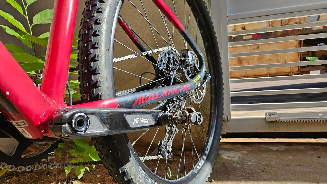 Bicicleta GT Avalanche Elite XT - Foto 2