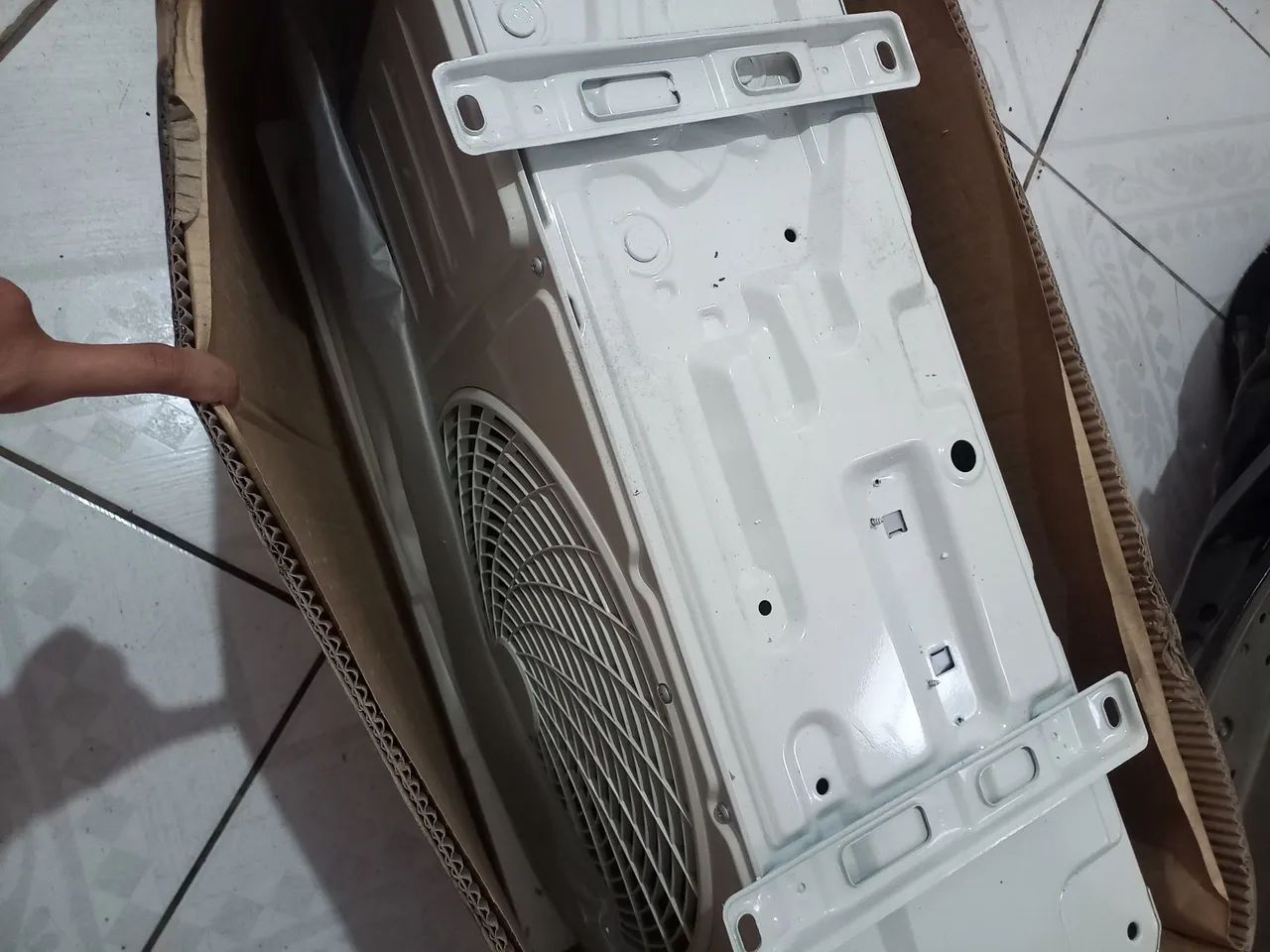 Vendo ar condicionado 12 mil BTU, na caixa, nunca usado  - Foto 3