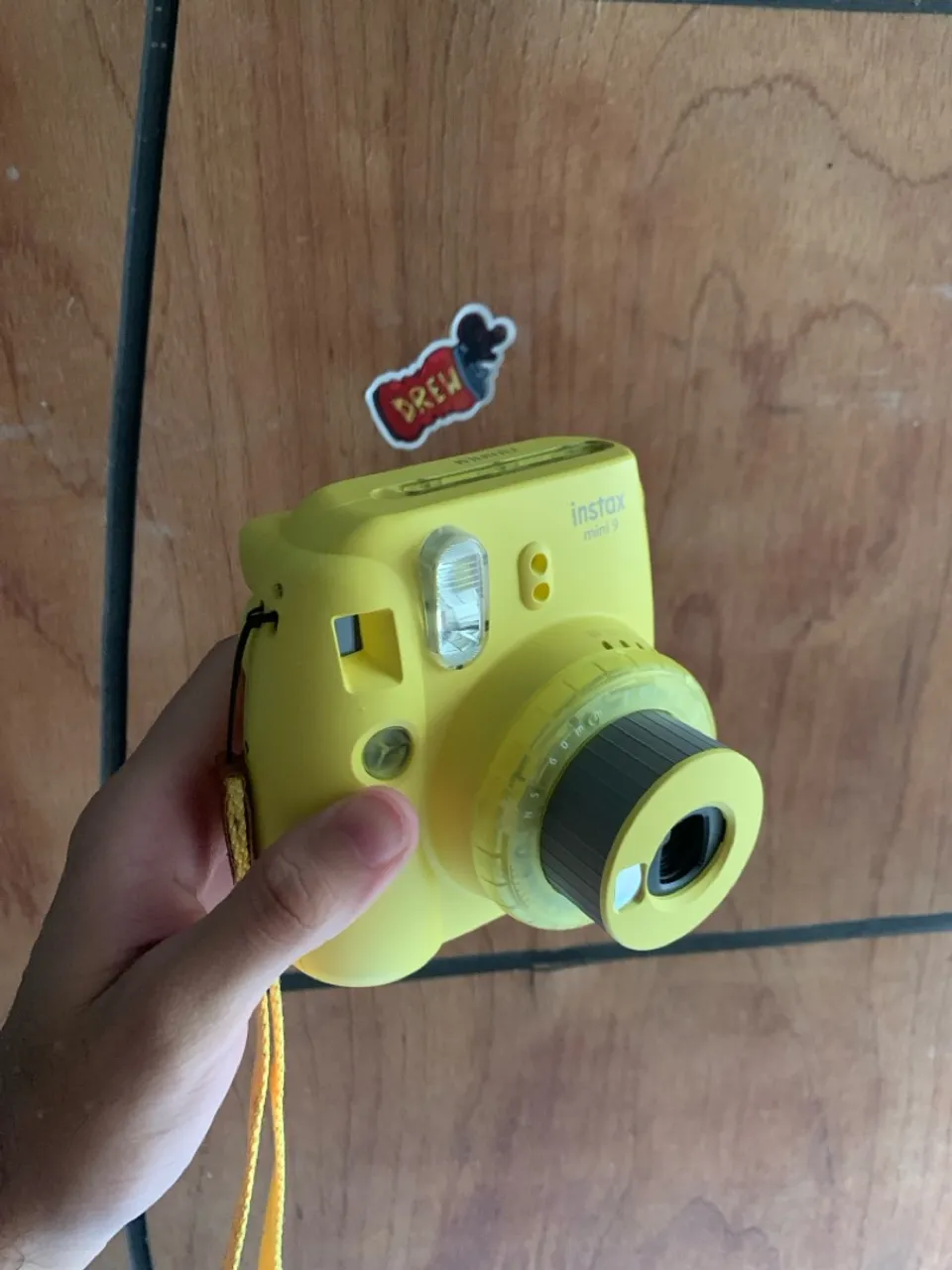 Câmera Instax Mini 9 - Amarelo