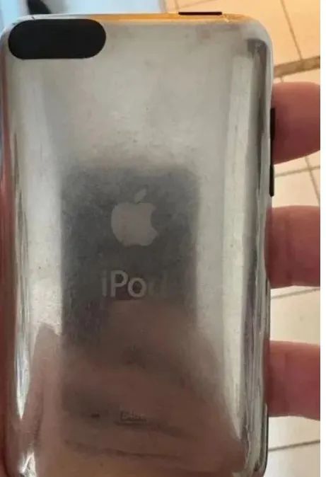 iPod touch 64Gb MC011C para retirada de peças, no estado - Foto 2