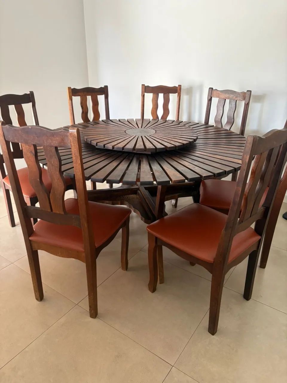 Conjunto de mesa e buffet de madeira maciça 
