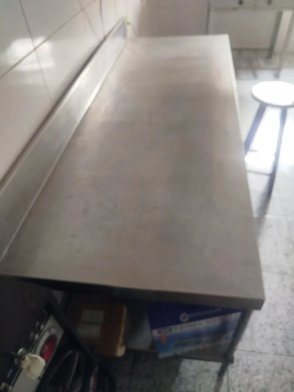 Mesas industriais de inox, de pé de ferro e de madeira  - Foto 5
