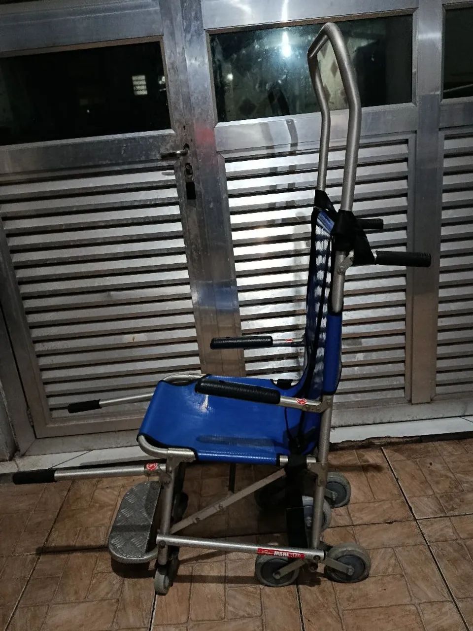 Cadeira escaladora subir e descer escadas - Foto 3