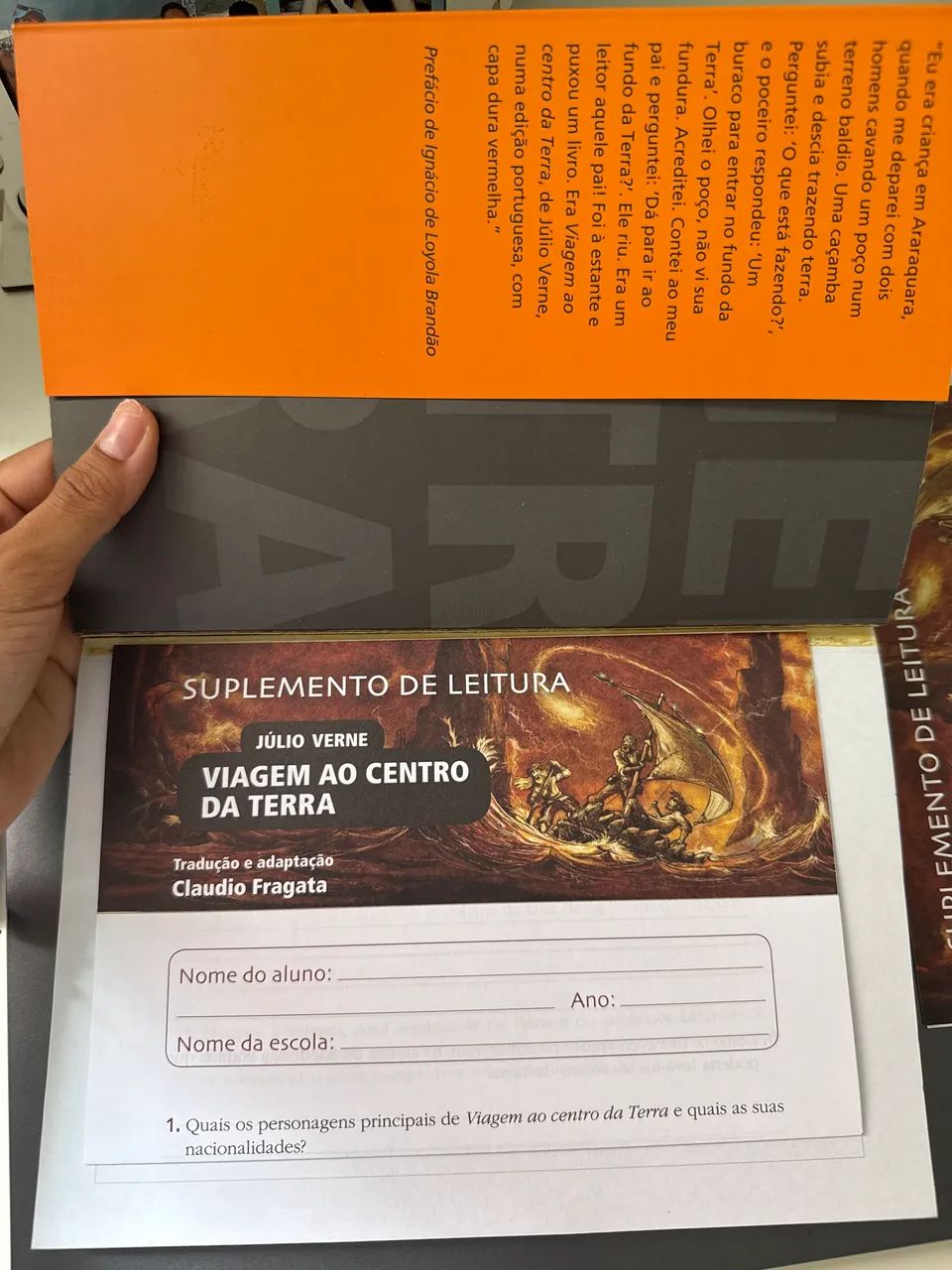 Livro paradidático Viagem ao centro da terra - Foto 4