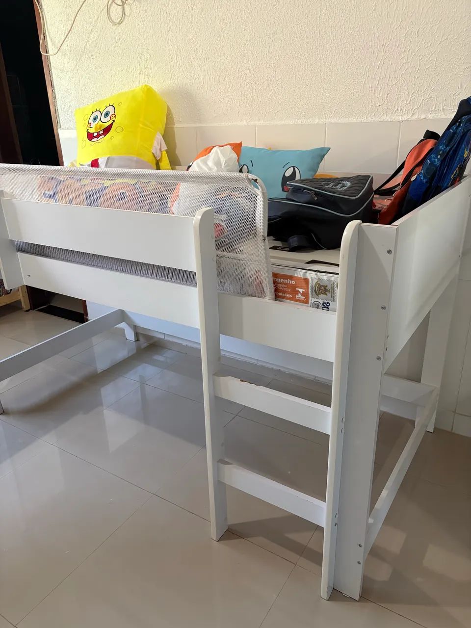 Cama com escorregador
