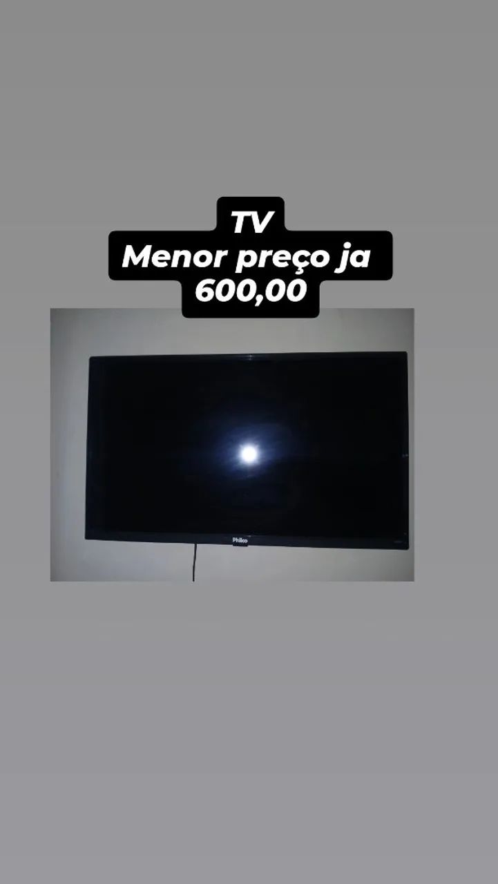 Geladeira sofá e máquina e TV  