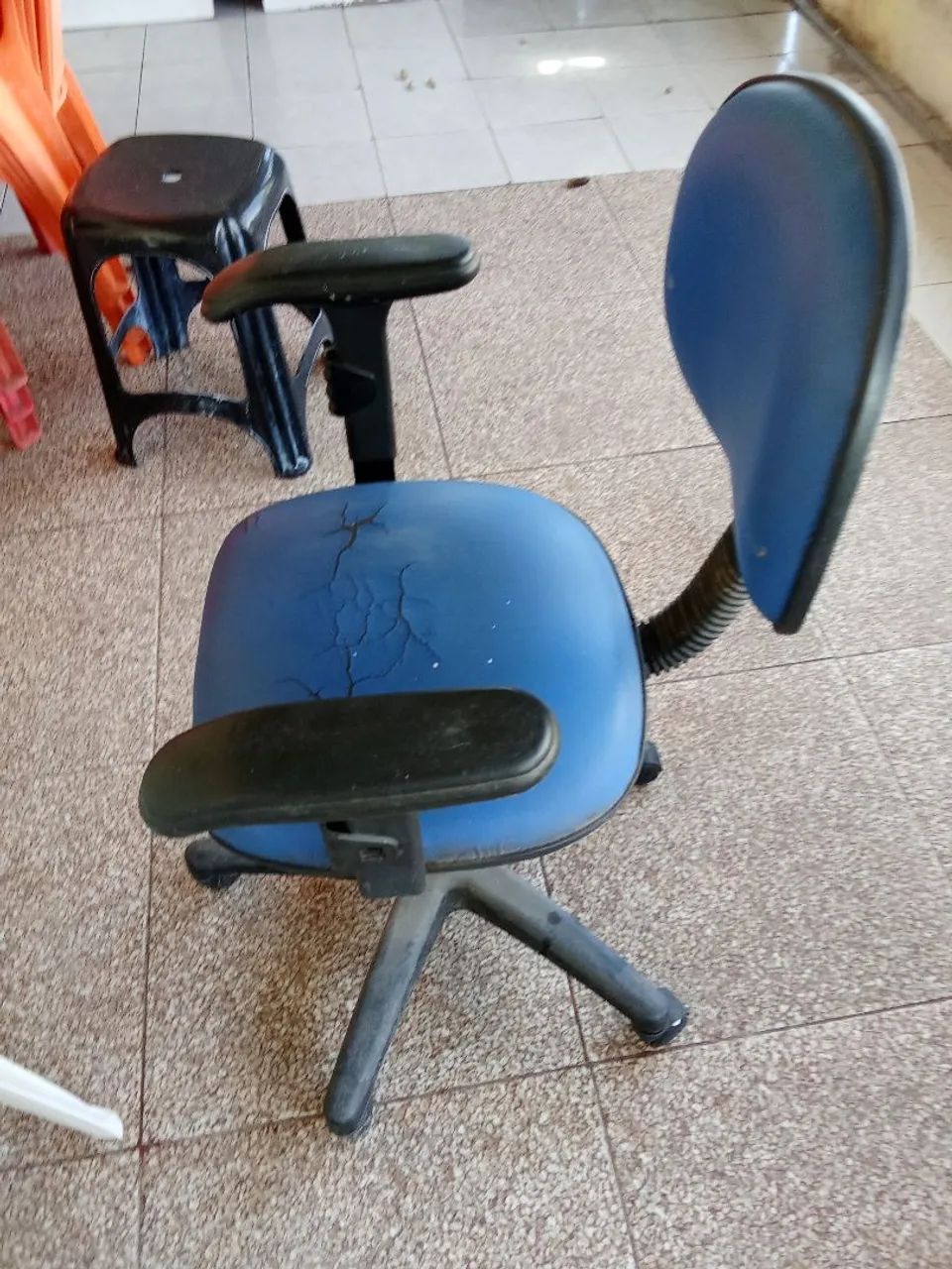 Cadeira giratória  - Foto 4