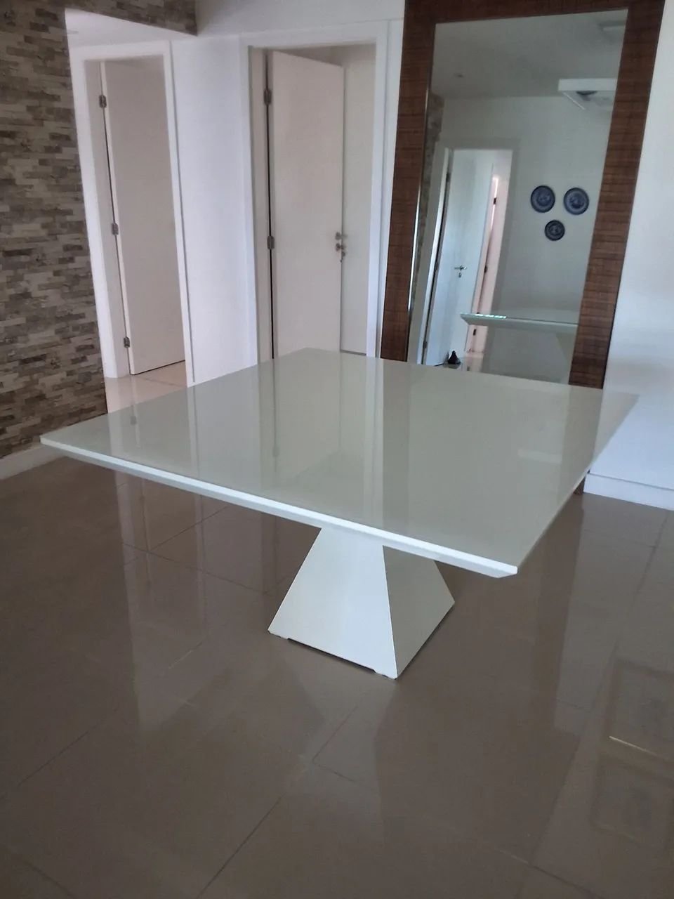 Vendo mesa de jantar laca branca e vidro branco