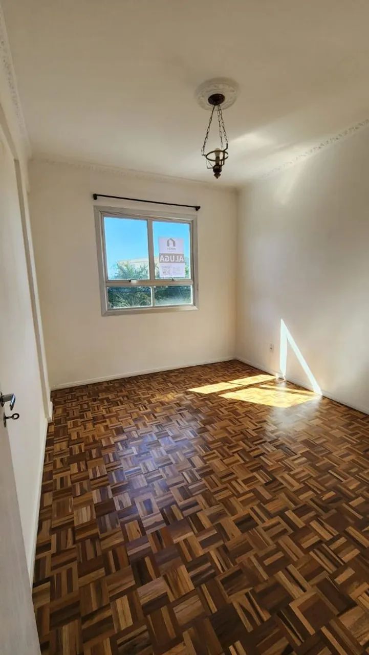 Ótimo apartamento no Coqueiros,  3 quartos, 2 andar, suíte, cozinha mobiliada - Foto 3