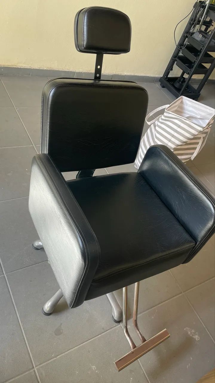 Vendo cadeira de salão de beleza  - Foto 3