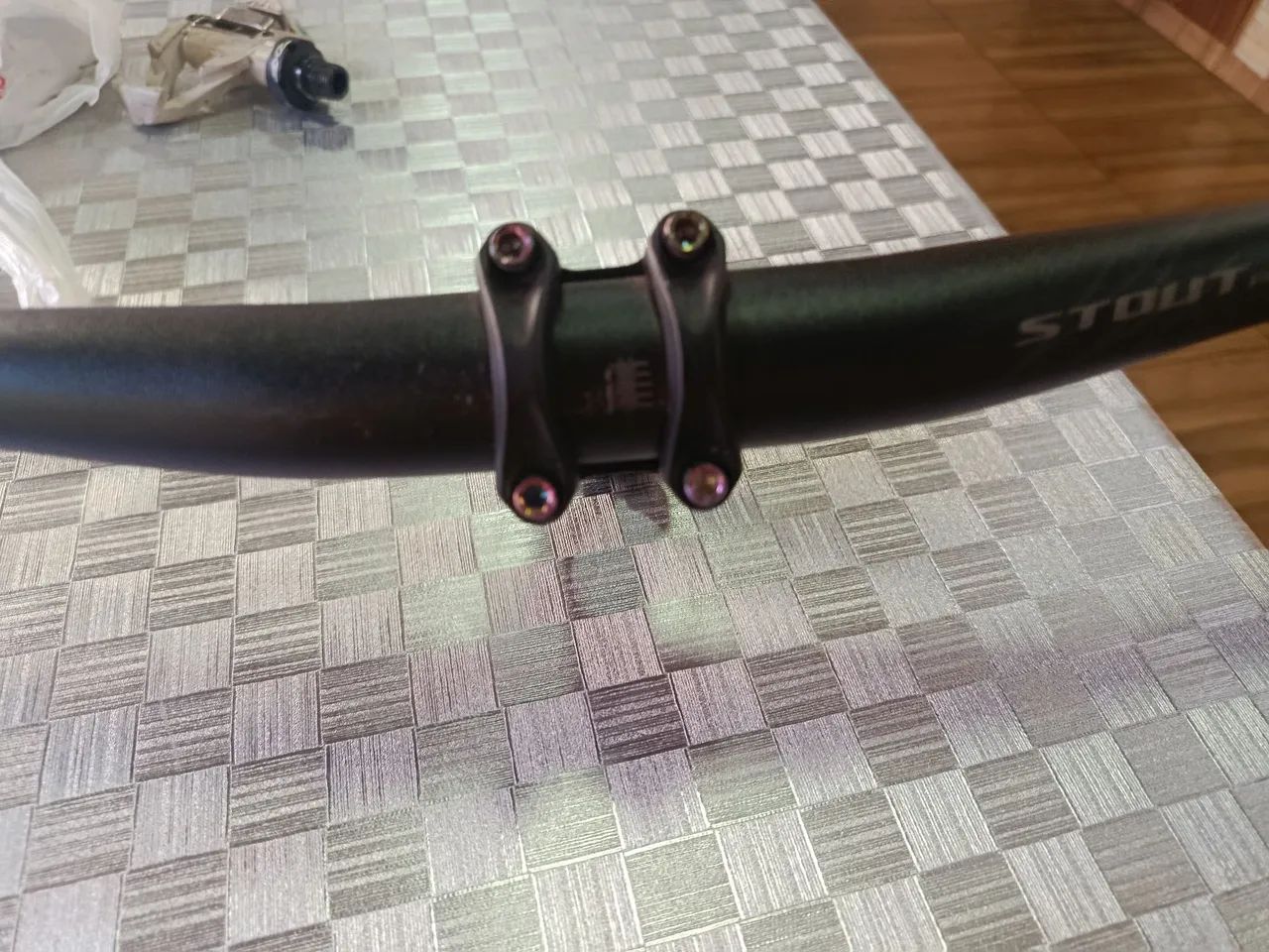 Guidão da marca Specialized muito bom com a mesinha - Foto 3