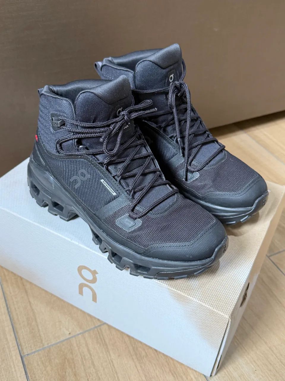 Bota trilha neve On Cloudrock mid waterproof - Foto 2