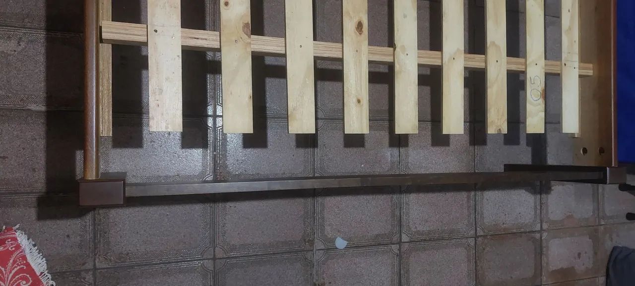 Cama madeira de lei e colchão de casal nova sem uso - Foto 3