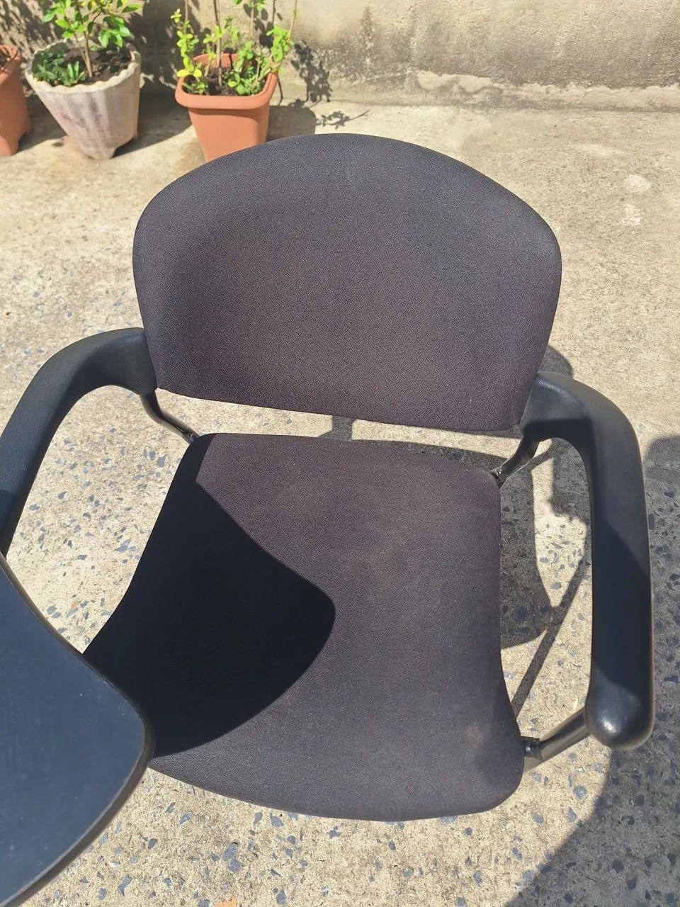 Cadeira com mesa acoplada  - Foto 2
