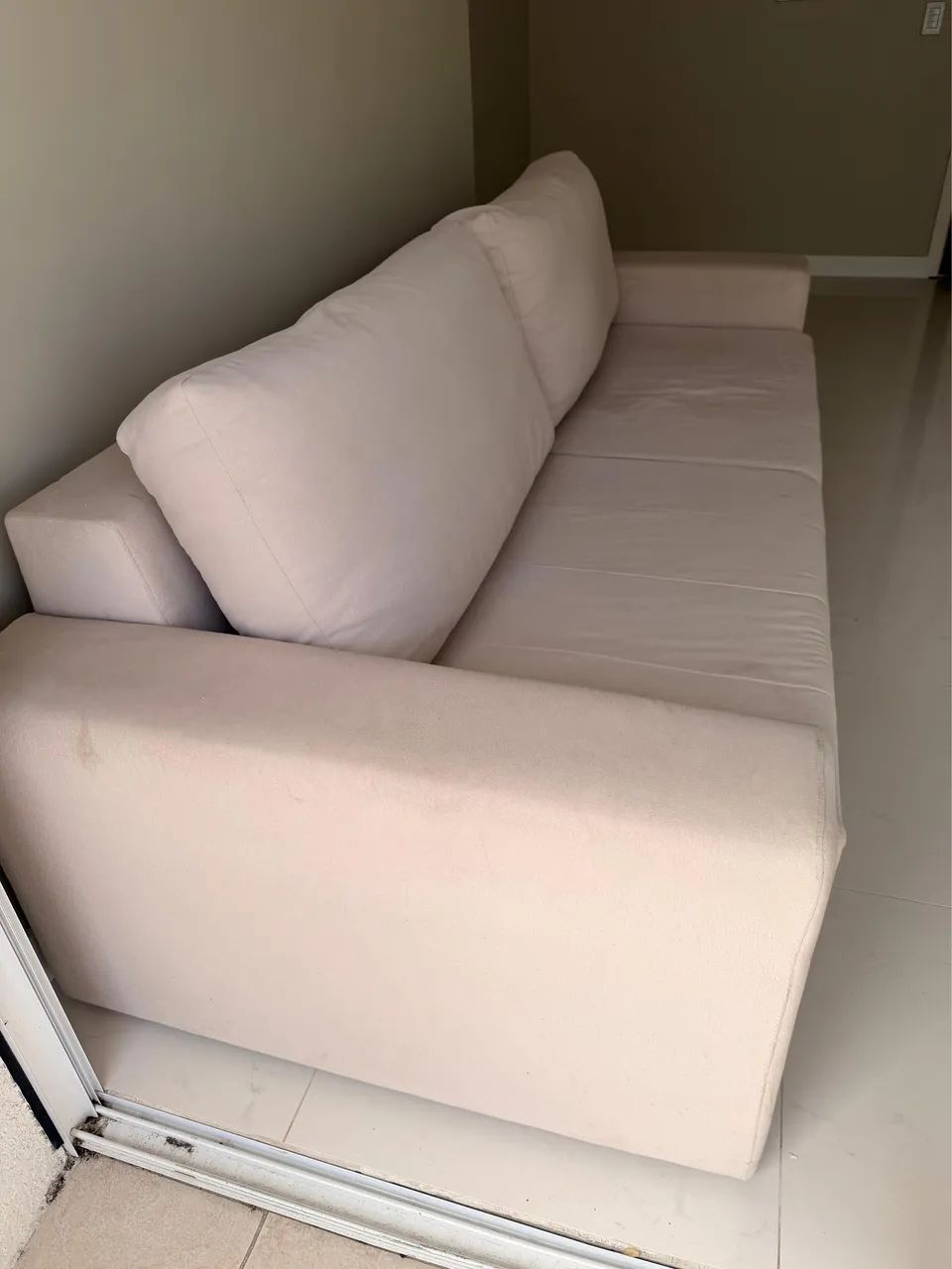 Sofá cama, TokStok, com almofadas e chaise retrátil