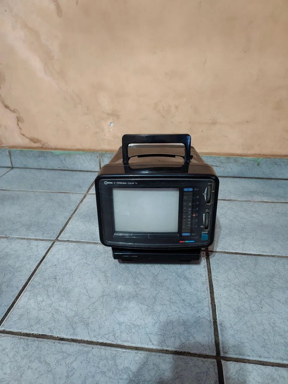 Vende se tv portátil colorida antiga 