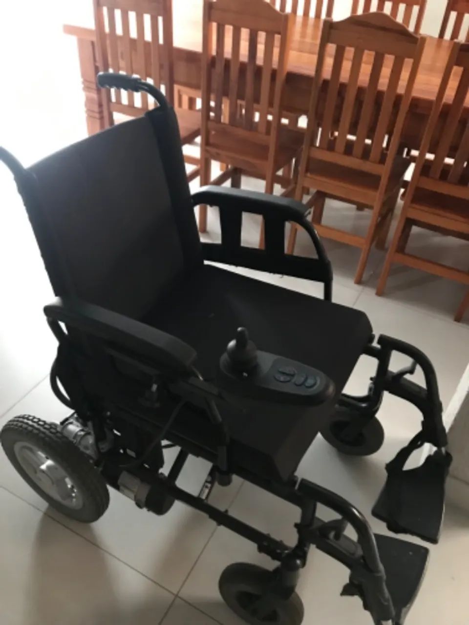 Cadeira de roda motorizada - seminova - Foto 4