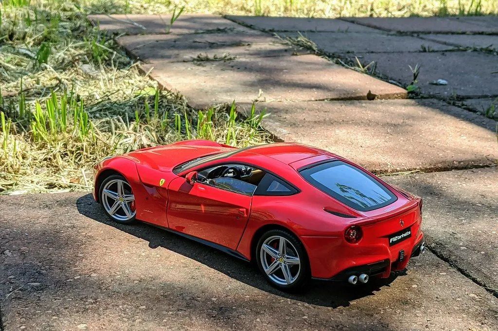 Miniatura Ferrari f12 berlinetta Hotwheels elite escala 1:18