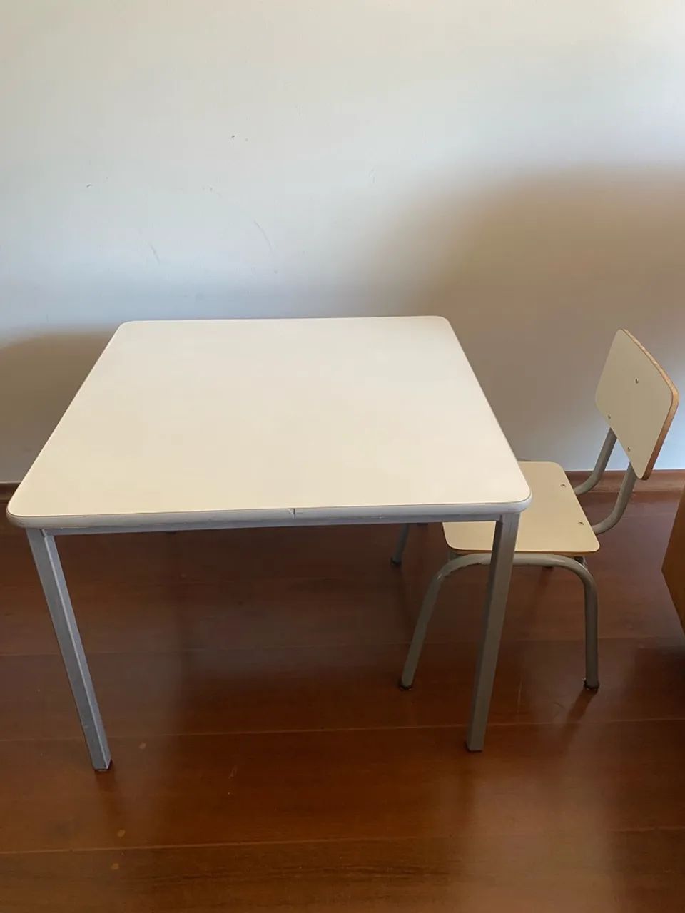 Conjunto infantil - Mesa + 2 cadeiras | Madeira e ferro - R$ 250 - Foto 2