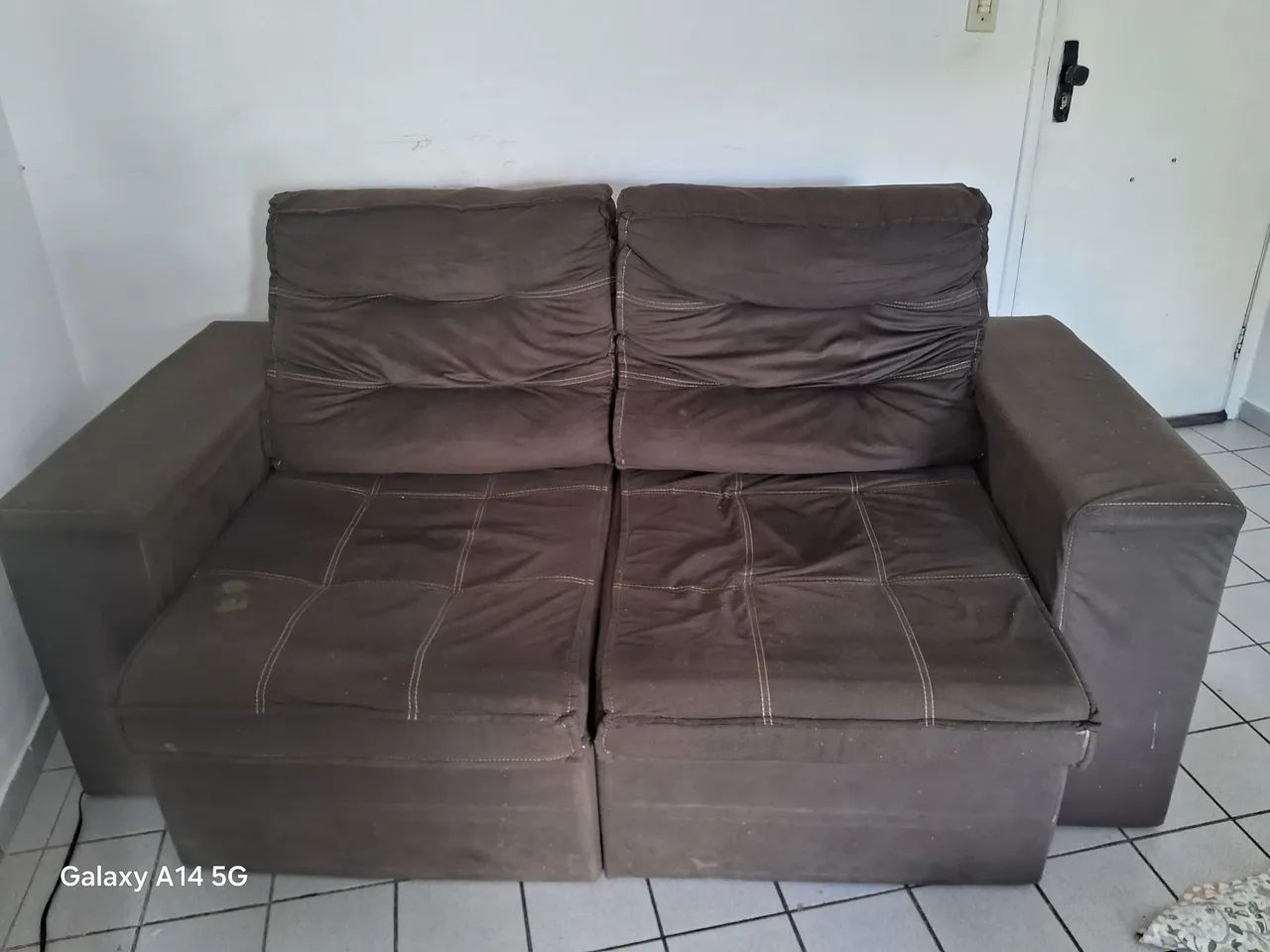 Vende-se, sofá tempo de uso 2 anos .