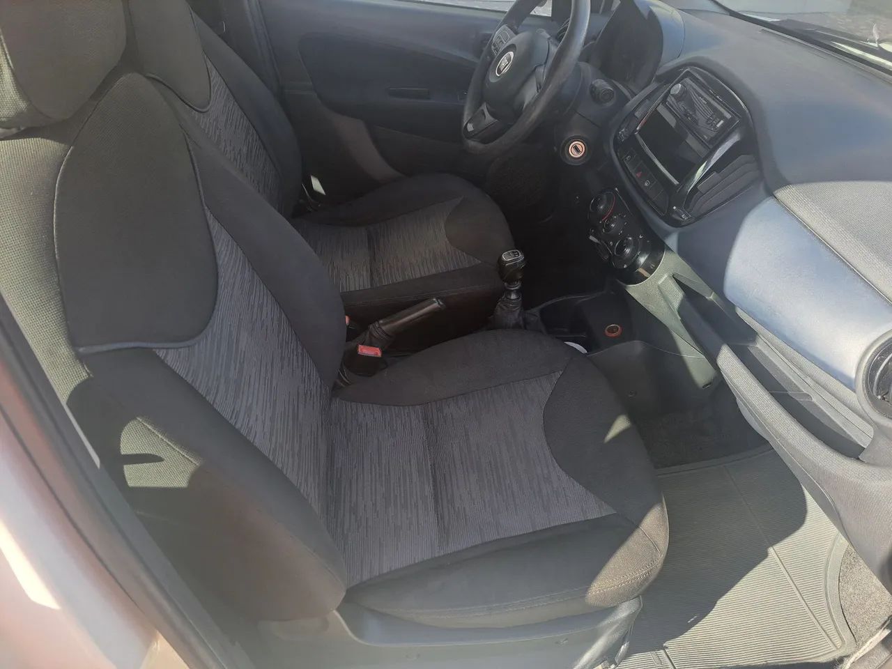 Fiat Uno Attractive 1.0 EVO Fire Flex 8V 5P 2016 - Foto 4