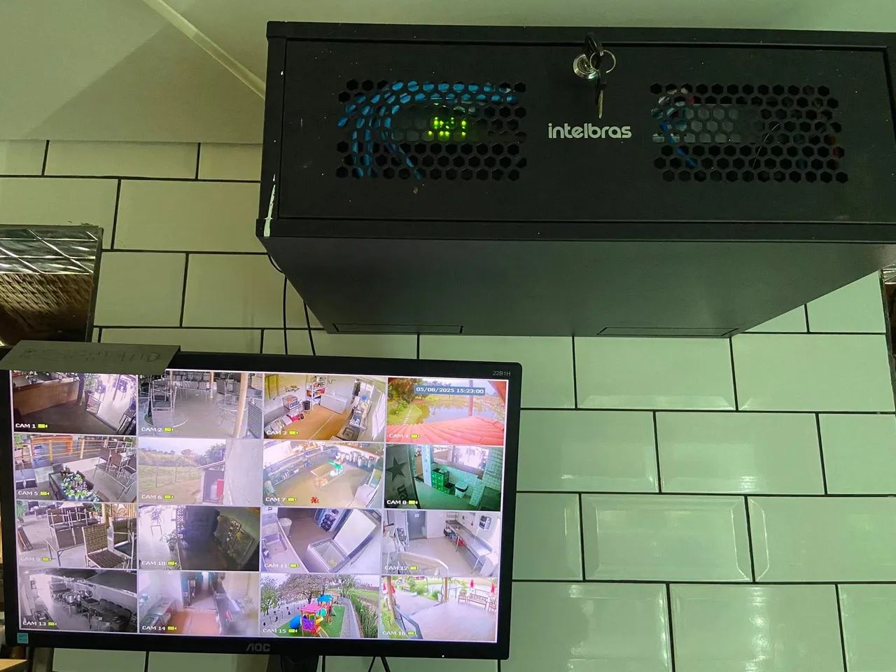Instalação câmeras de segurança, alarme, cerca eletrica, interfone. - Foto 2