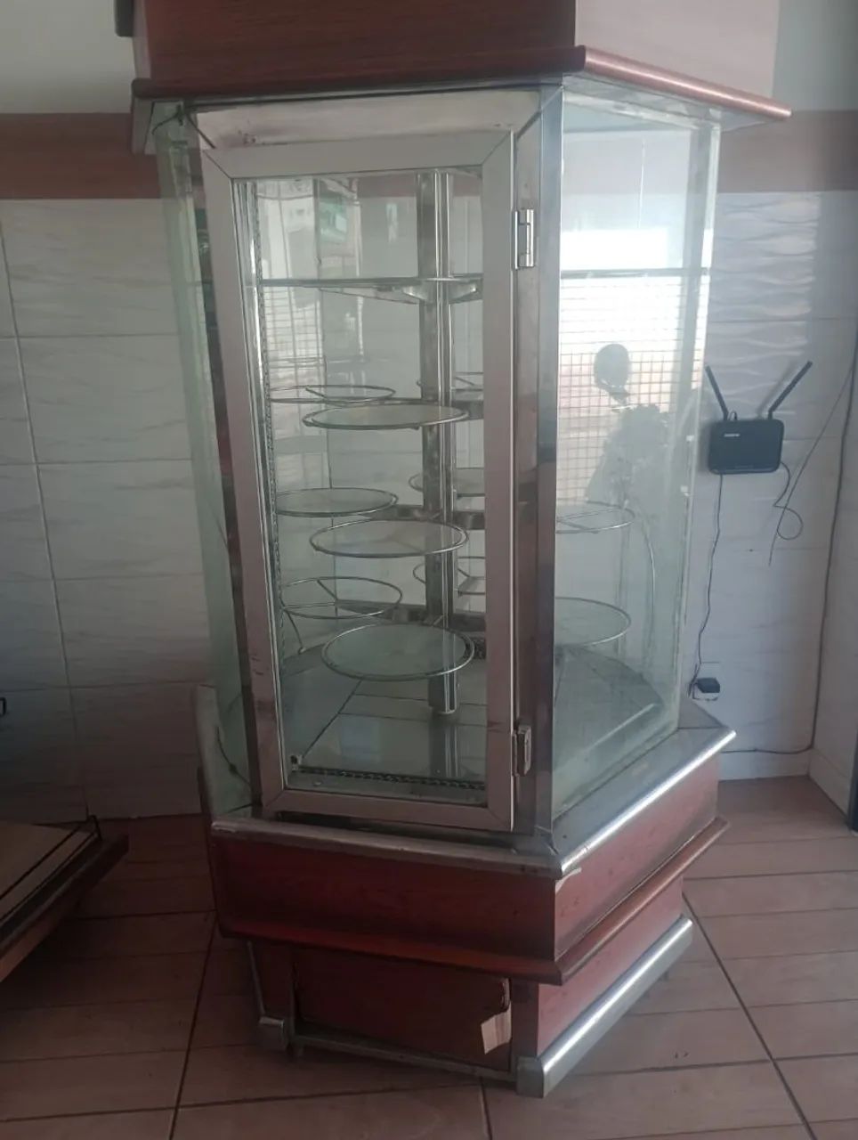 Expositor de bolo giratória 
