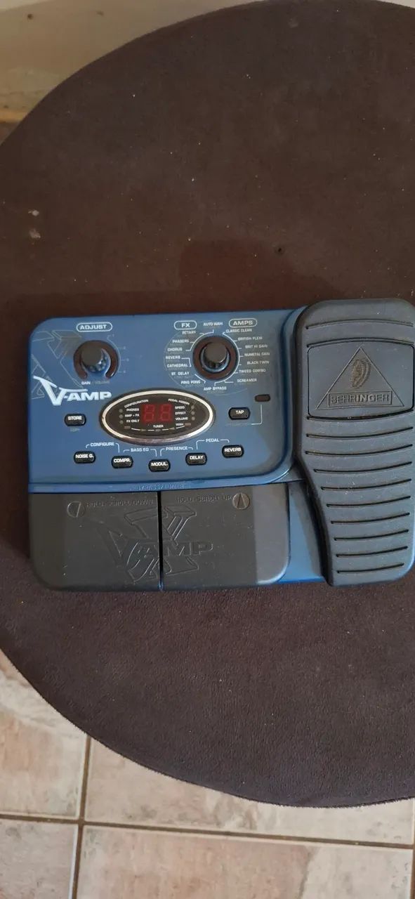 Pedaleira behringer Vamp 1