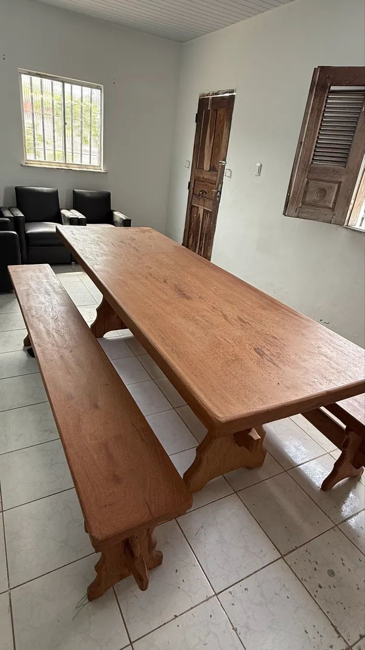Mesa de madeira Angelim-pedra 2,50m com bancos 